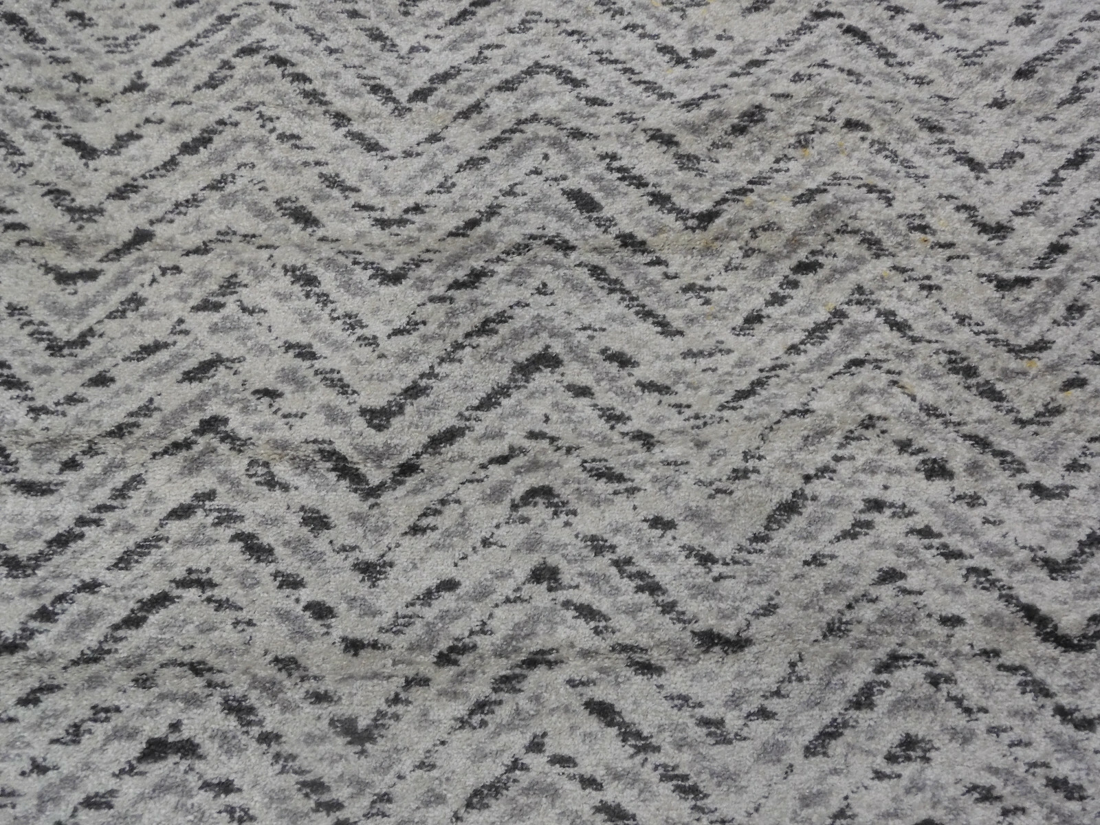 IVORY / CHARCOAL 5′-1″ X 7′-6″ Flaw in Rug Reduced Price 1172609627 ADR104N-5