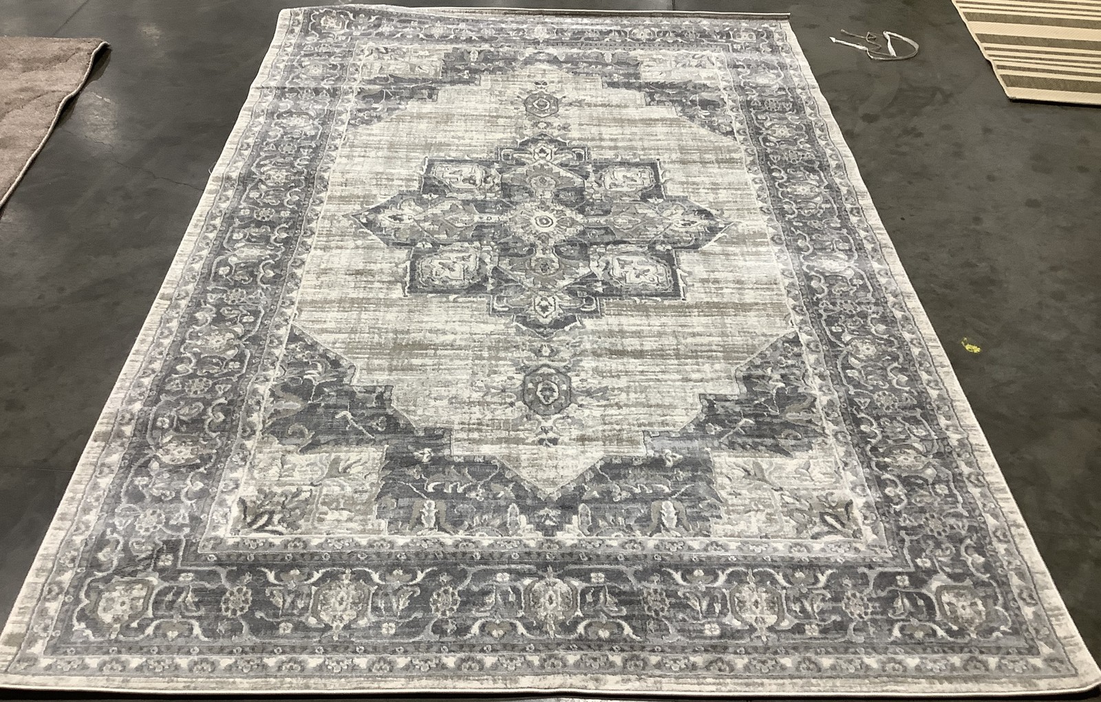 CREAM / GREY 6′-0″ x 9′-0″ Back Stain Rug, Reduced Price 1172684382 BNT865B-6