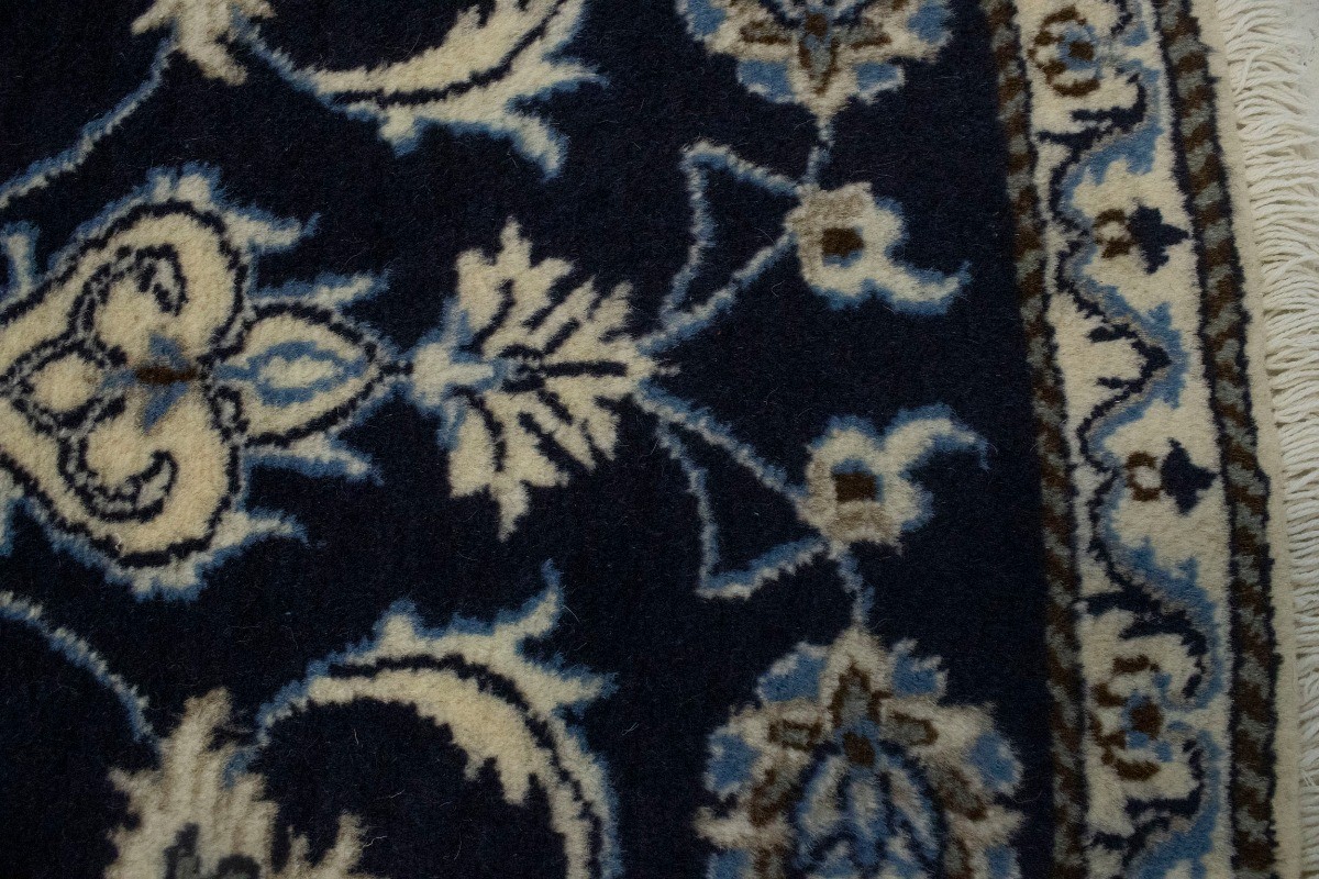 Hand-Knotted Nain Oriental Rug Classic Floral Style Wool Small Carpet 2’3X4’7 ft