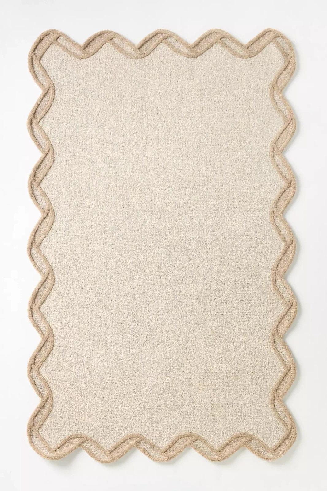 Handmade Cream Wool Rug – 5×7 & 6×9 Scalloped Edge Modern Carpet for Living Room