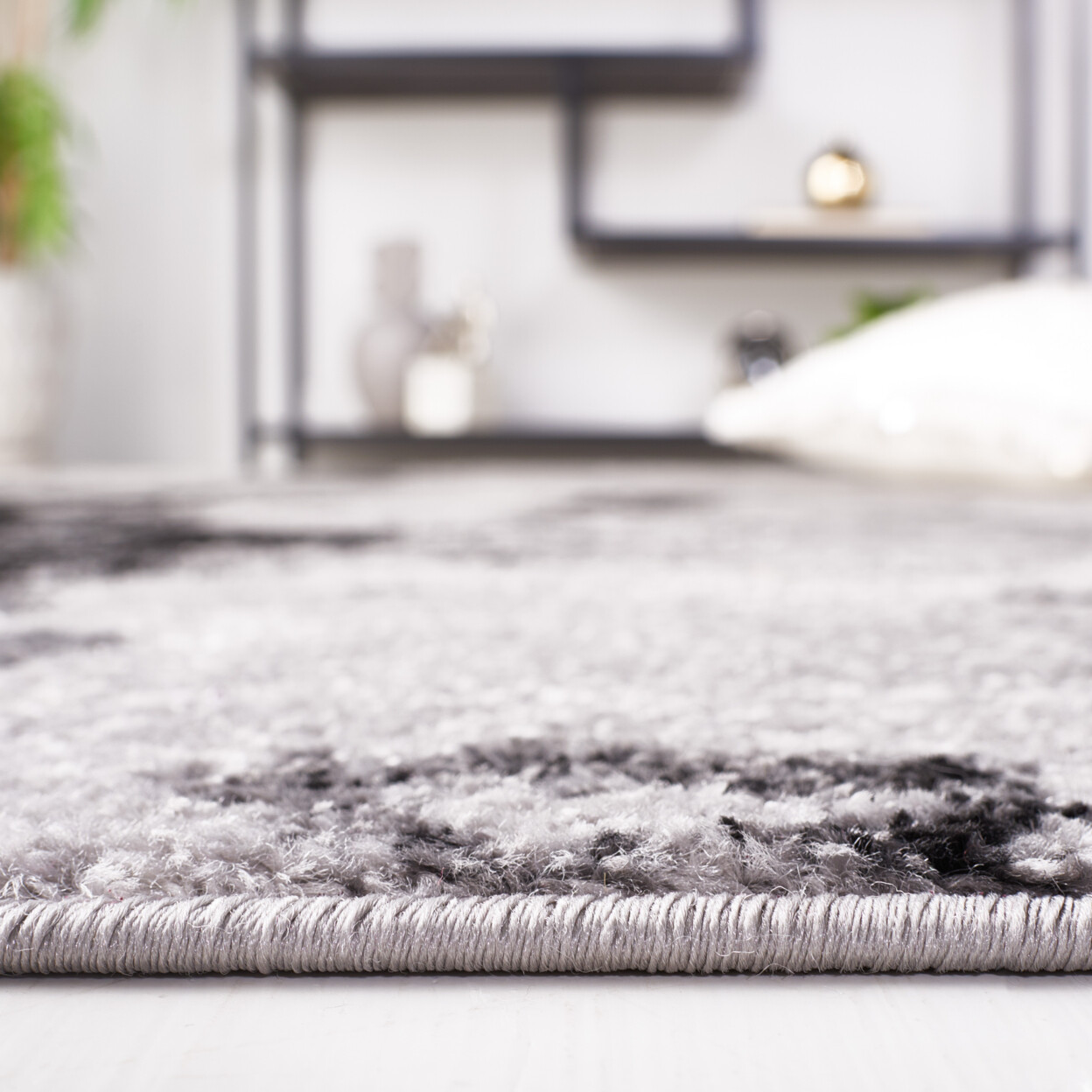 SAFAVIEH Adirondack Collection ADR134Z Grey / Black Rug
