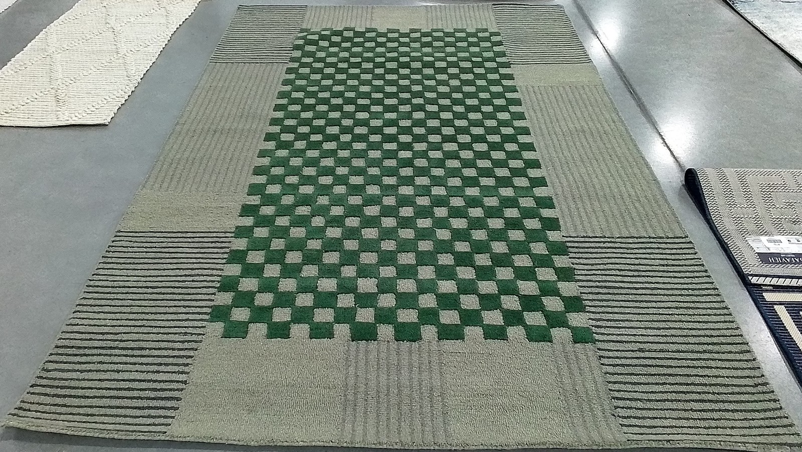 GREY / GREEN 6′-0″ x 9′-0″ Back Stain Rug, Reduced Price 1172799030 GRE207F-6