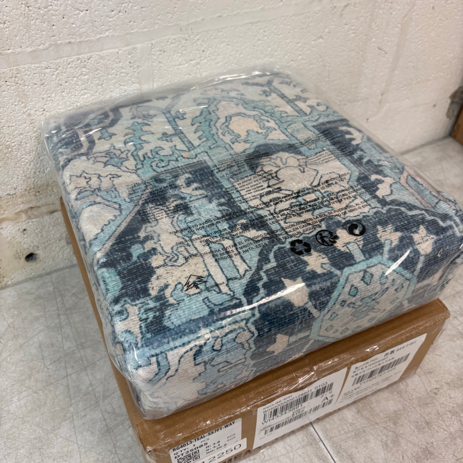5×7′ Low Pile Area Rug, Machine Washable- Vintage Floral Teal / Blue & White