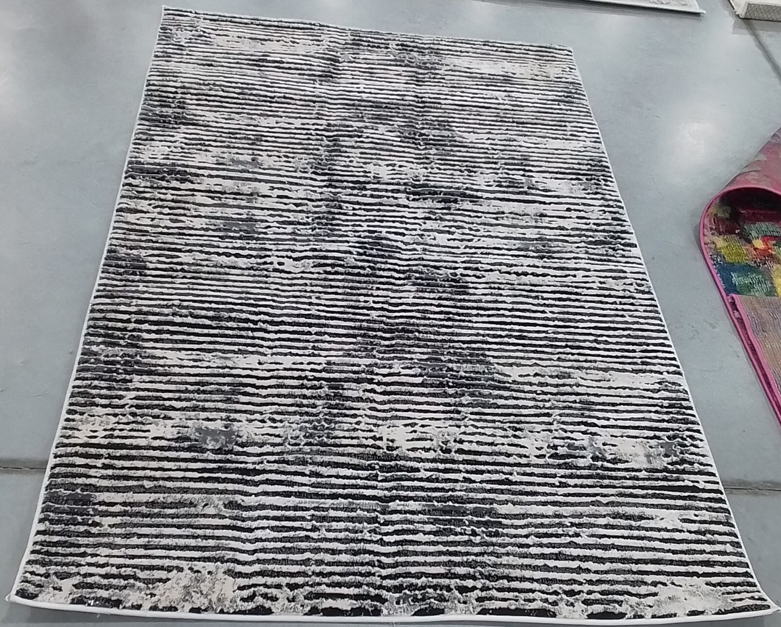BLACK / GREY 4′ X 6′ Back Stain Rug, Reduced Price 1172760367 LUR188Z-4