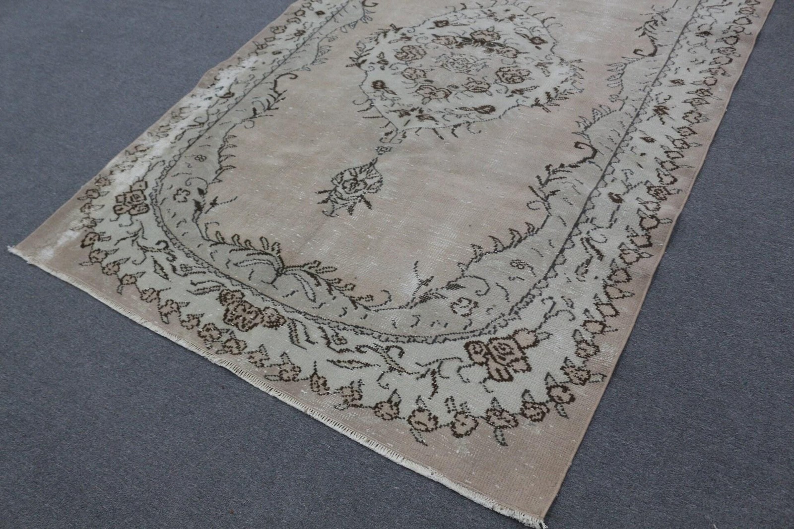 Vintage Large Rug 5,6×8,8 ft, Turkish Brown Handmade Wool Rug
