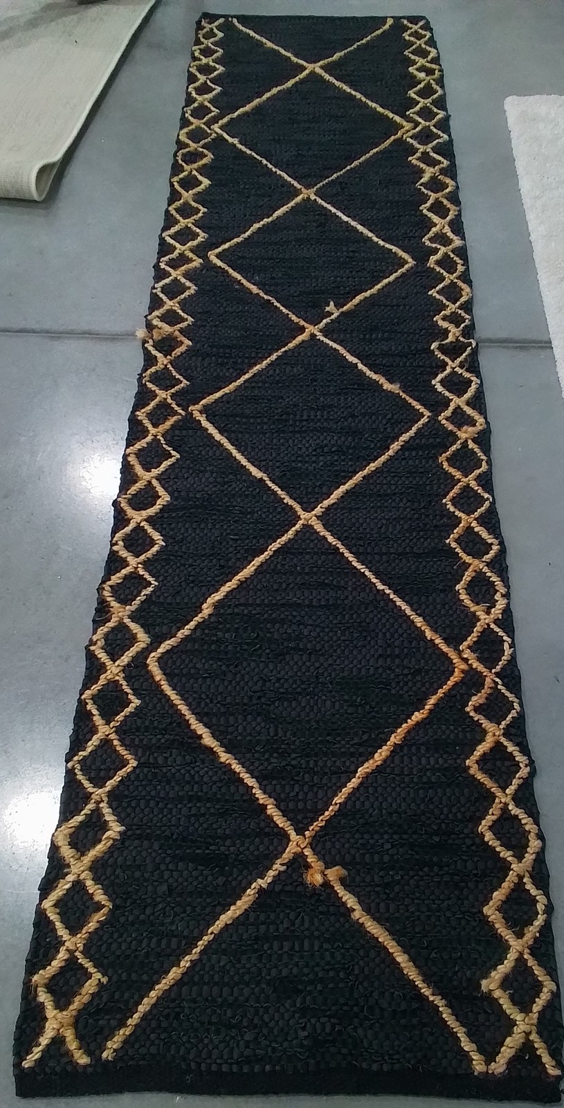 BLACK / NATURAL 2′-3″ x 9′-0″ Flaw in Rug, Reduced Price 1172798492 VTL802Z-29