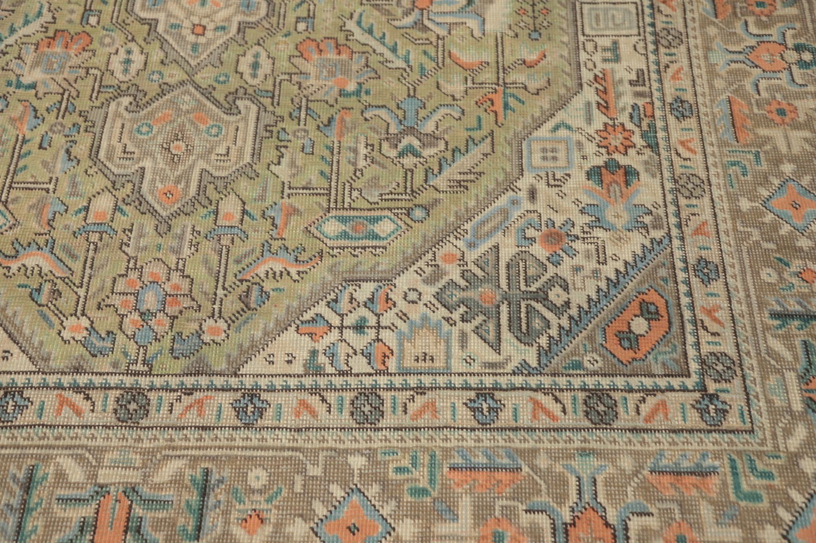 Traditional Rug 6×9 with Intricate Border & Medallion Design Green Carpet