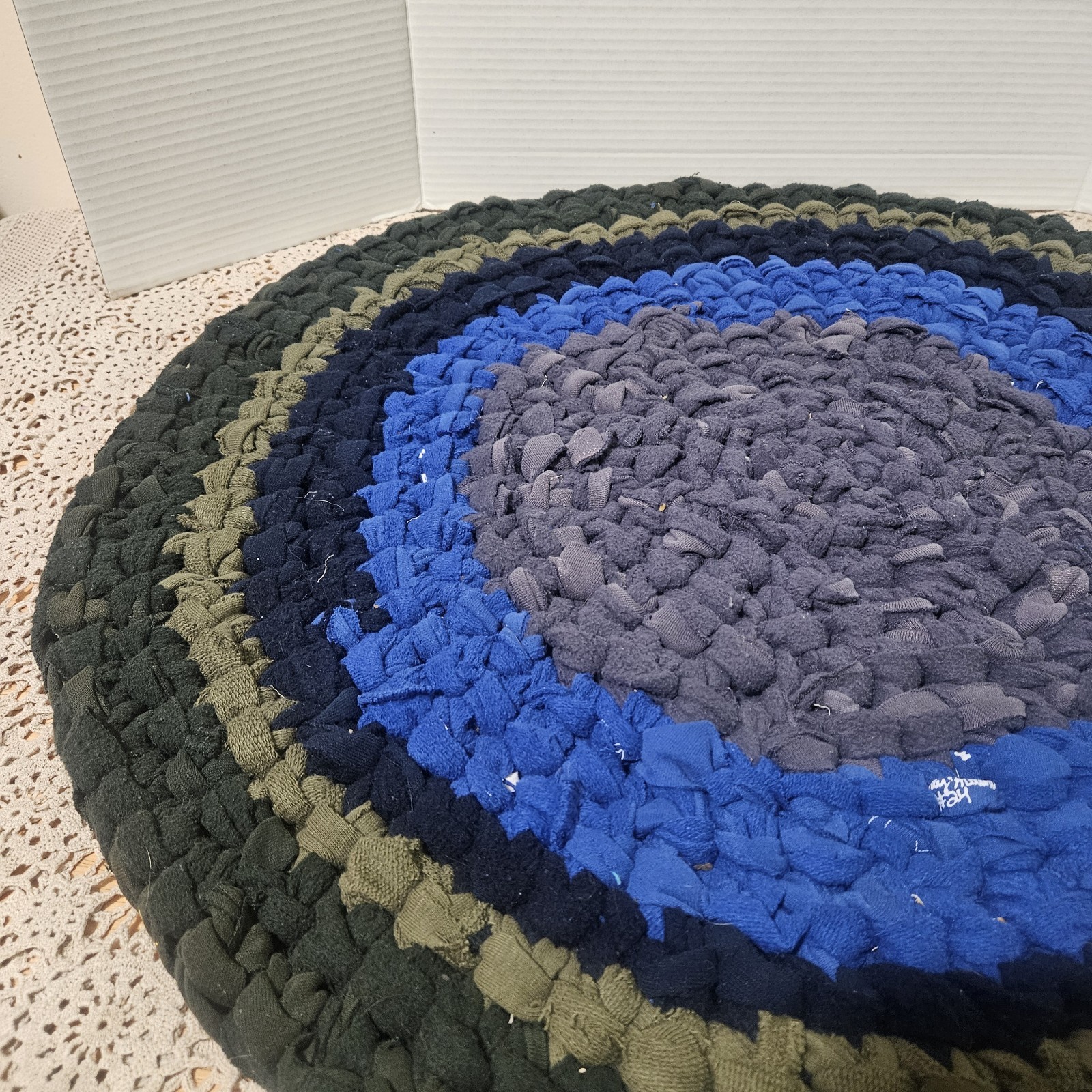 New Handmade Rag Rug Round Braided Recycled Fabric Farmhouse Boho 31″