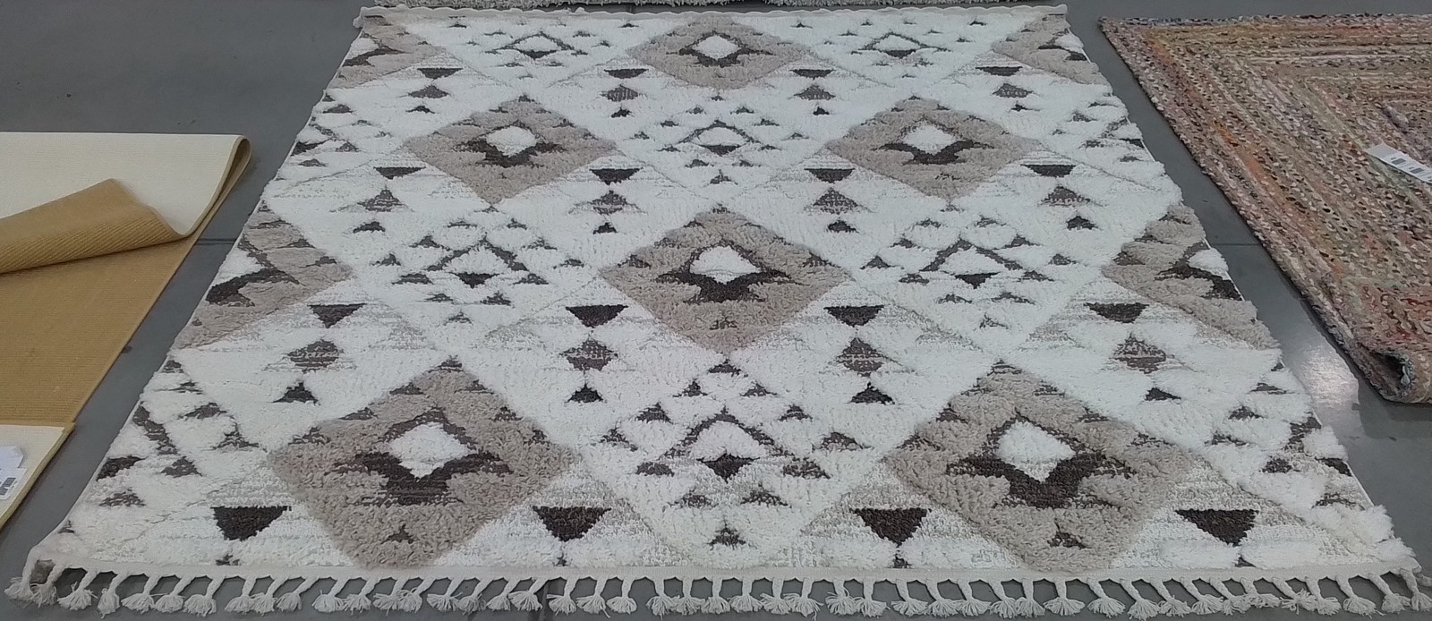 IVORY / BROWN 8′-0″ x 8′-0″ Back Stain Rug, Reduced Price 1172803190 MTS688A-8SQ