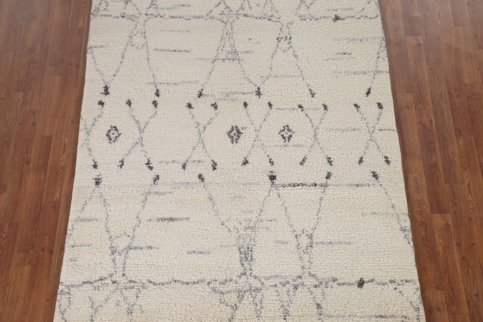 Handwoven Luxury Hand-Knotted Moroccan Indian Area Rugs for Any Space 5×8 ft