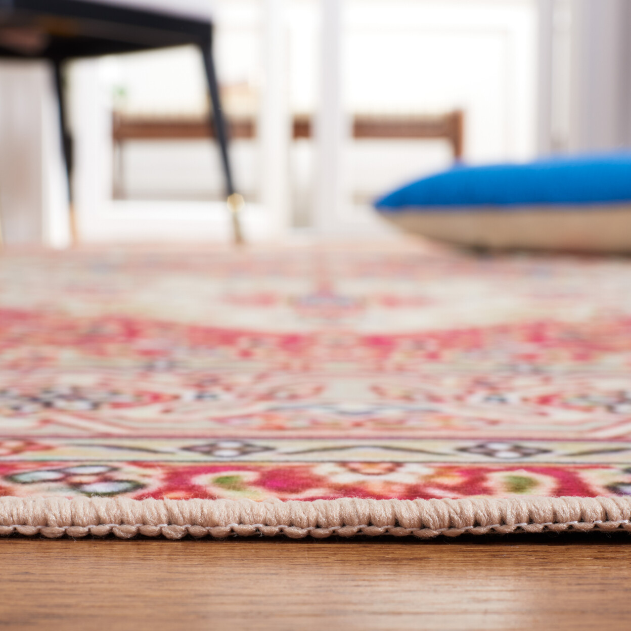 SAFAVIEH Tucson Collection TSN107Q Red / Beige Rug