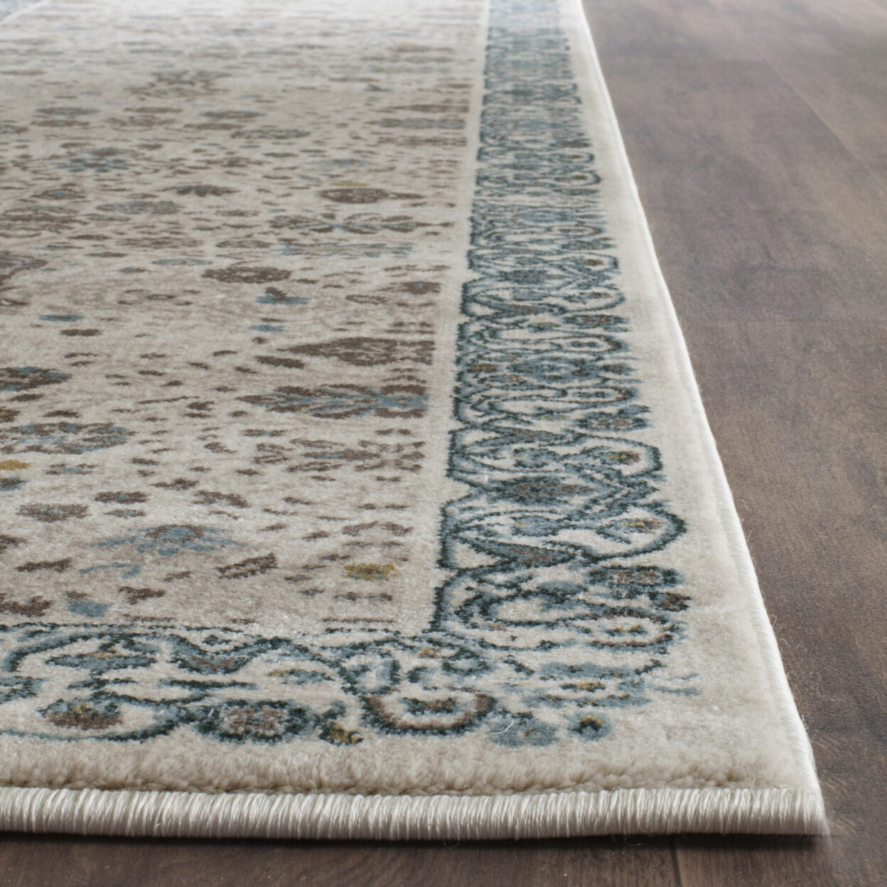 SAFAVIEH Serenity Collection SER213D Beige / Blue Rug