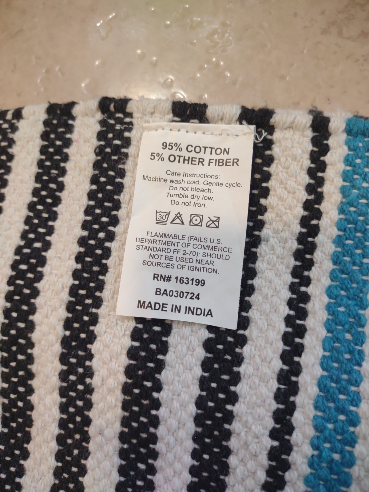 Textured Stripe Accent/ Throw Rug 24 1/2″×38 1/2″