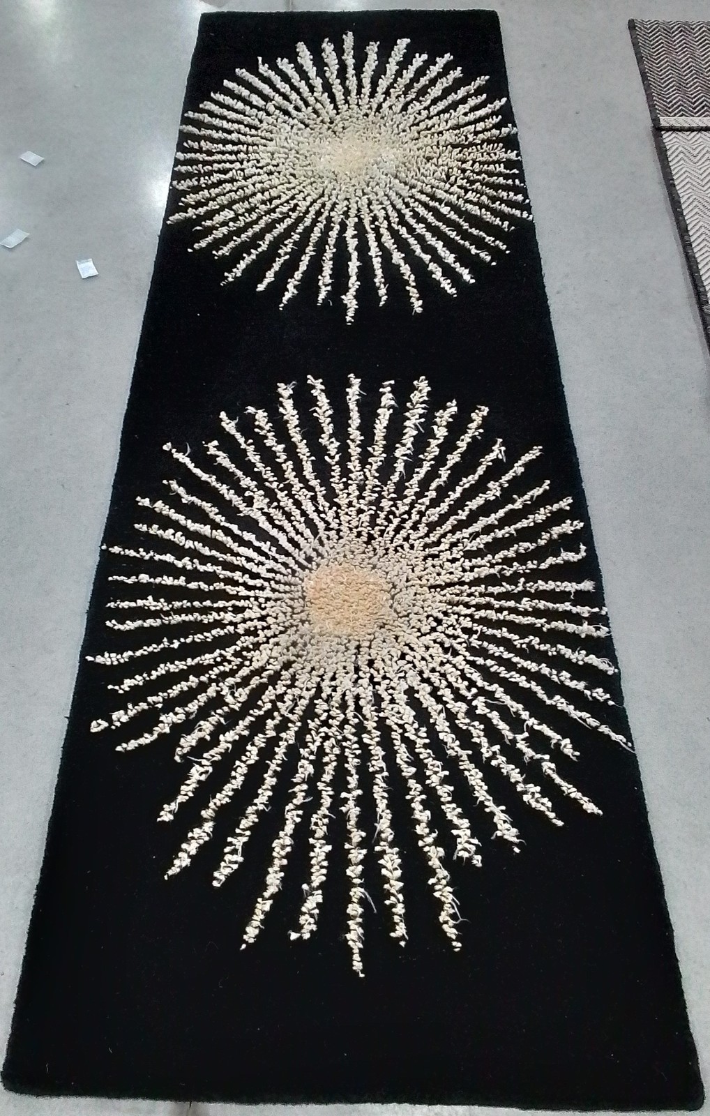BLACK / BEIGE 2′-6″ x 8′-0″ Back Stain Rug, Reduced Price 1172800684 SOH655Z-28