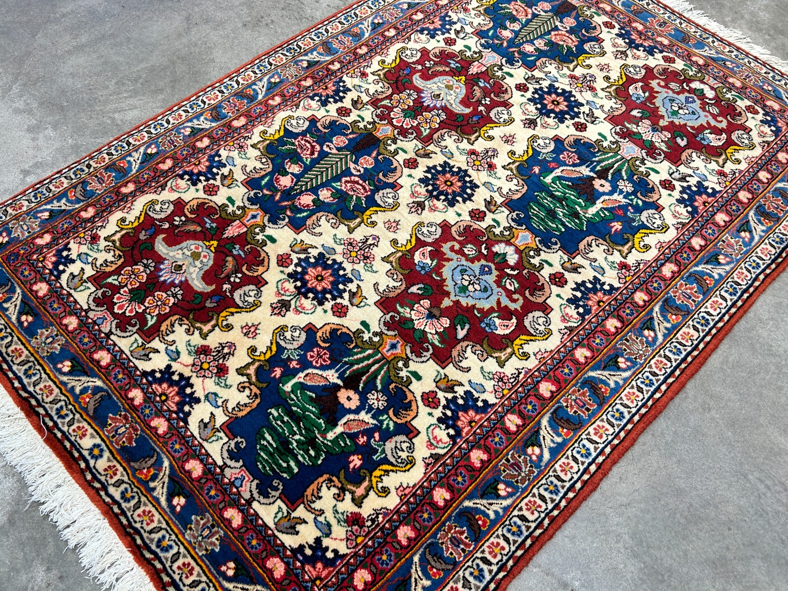 3’x5’1″ Hand-Knotted 100% Wool Pile Bakhtiarie Area Rug