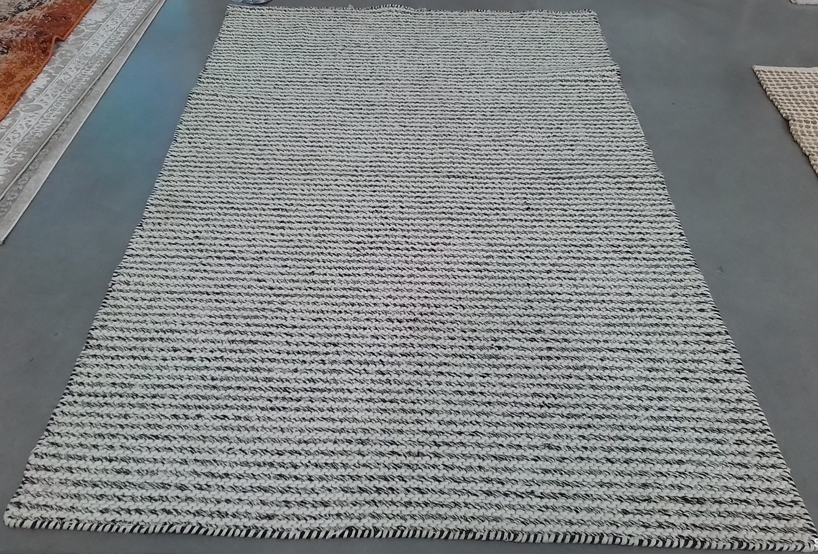 BLACK / IVORY 5′-0″ x 8′-0″ Flaw in Rug, Reduced Price 1172798712 KLM378Z-5