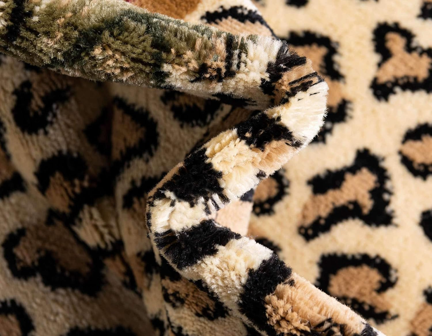 Wildlife Collection Cheetah Border Area Rug, 5′ x 8′, Ivory/Black