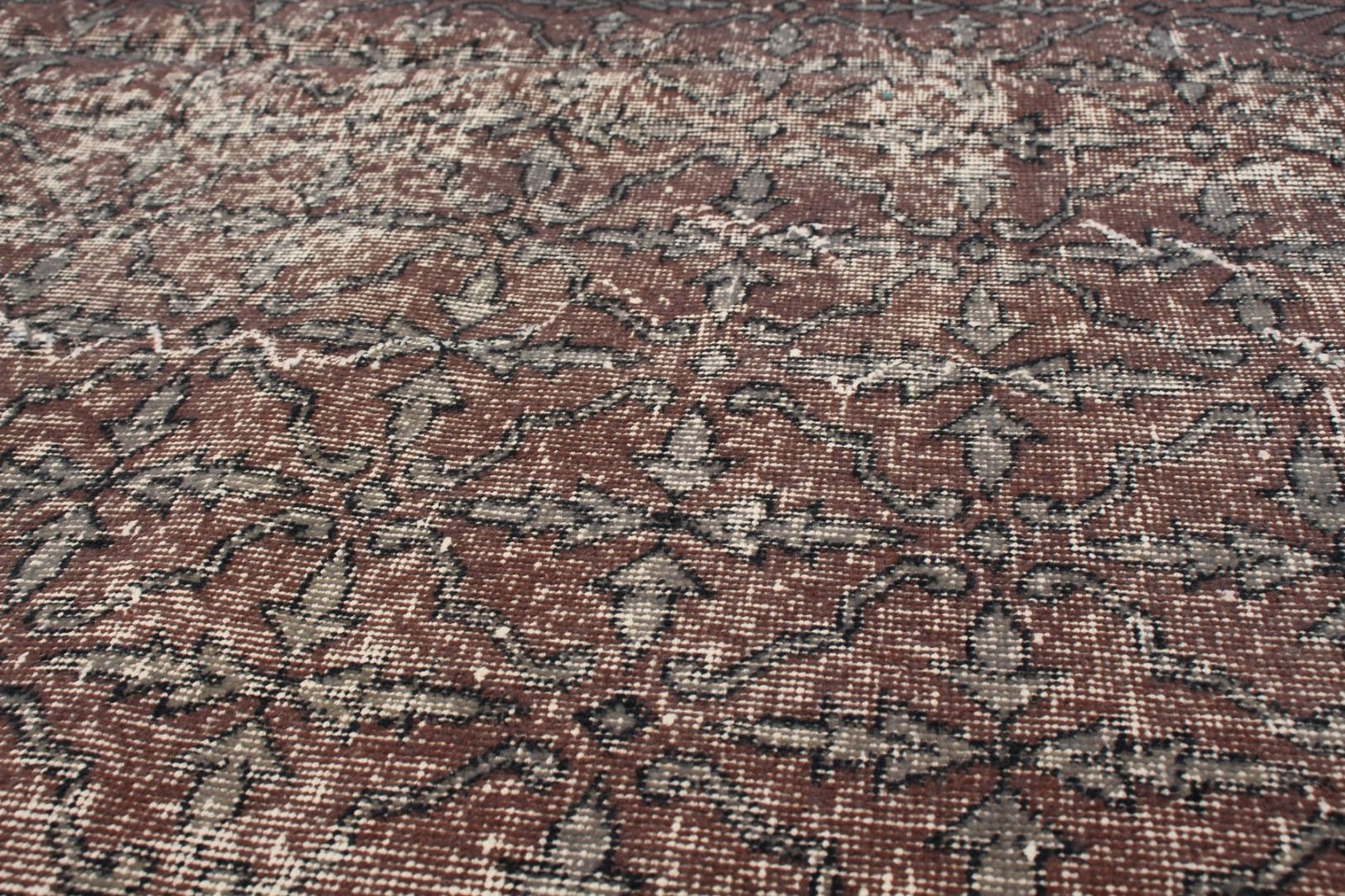 Vintage 5’5″ x 8’0″ Traditional Hand Knotted Vegetable Dye Wool Area Rug