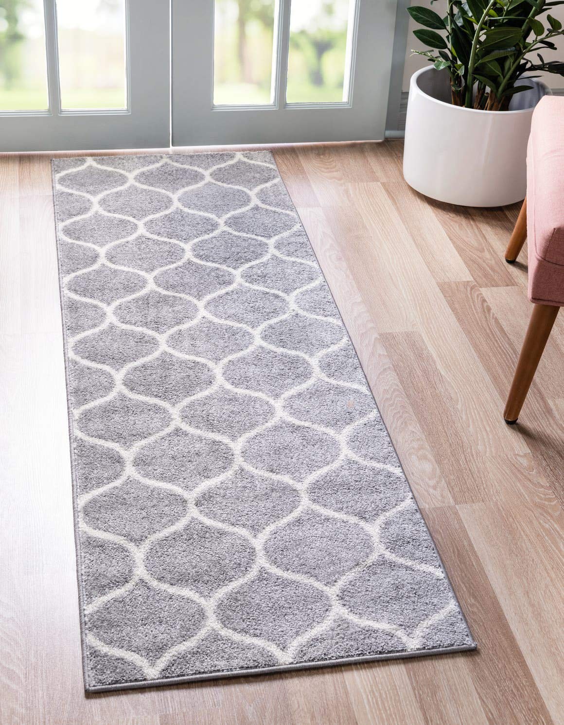 Trellis Frieze Collection Area Rug – Rounded (2′ x 6′ 1″ Runner, Light Gray/ …