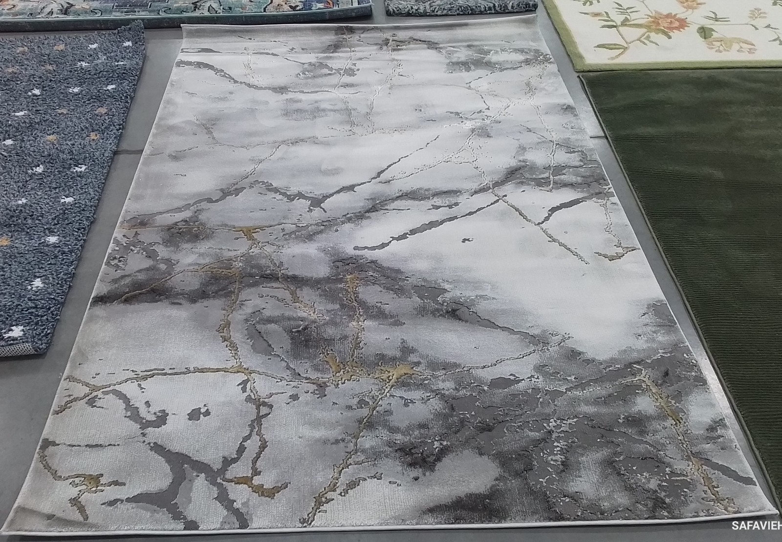 GREY / GOLD 5′-3″ x 7′-6″ Back Stain Rug, Reduced Price 1172784807 CFT877F-5