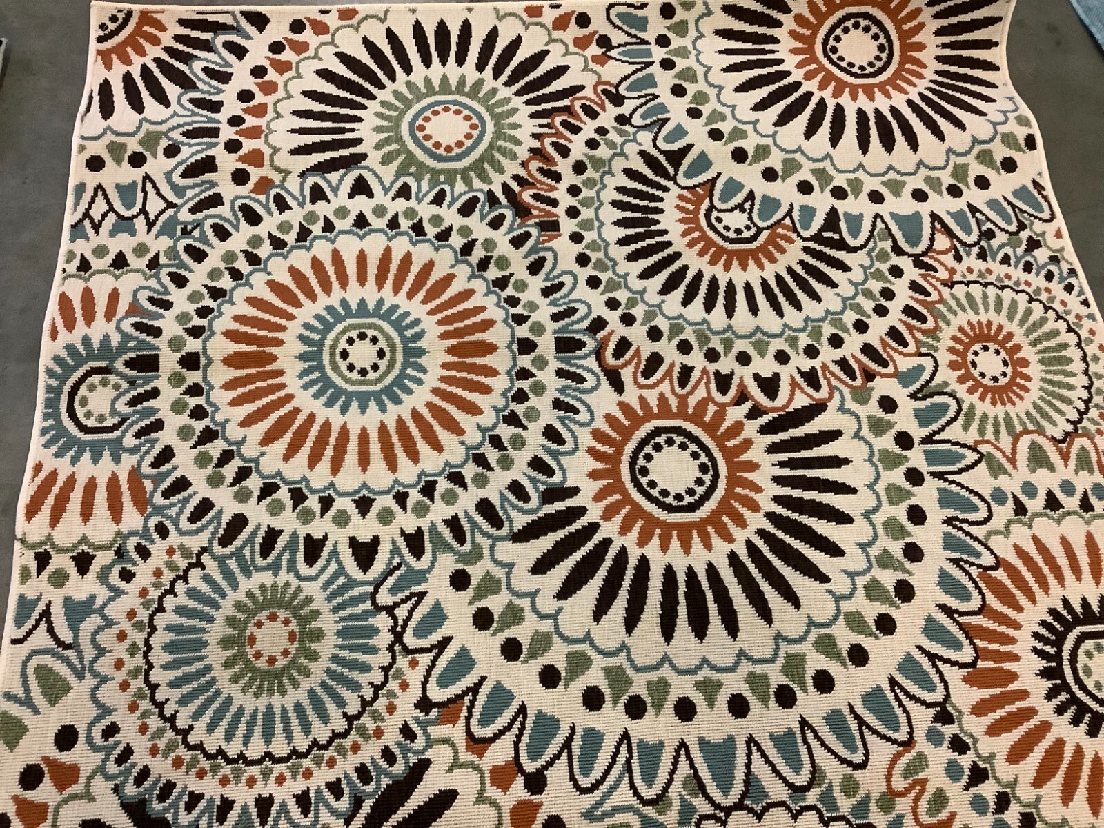 CREAM / CHOCO 5′-3″ x 5′-3″ Flaw in Rug Reduced Price 1172675172 VER091-0712-5SQ