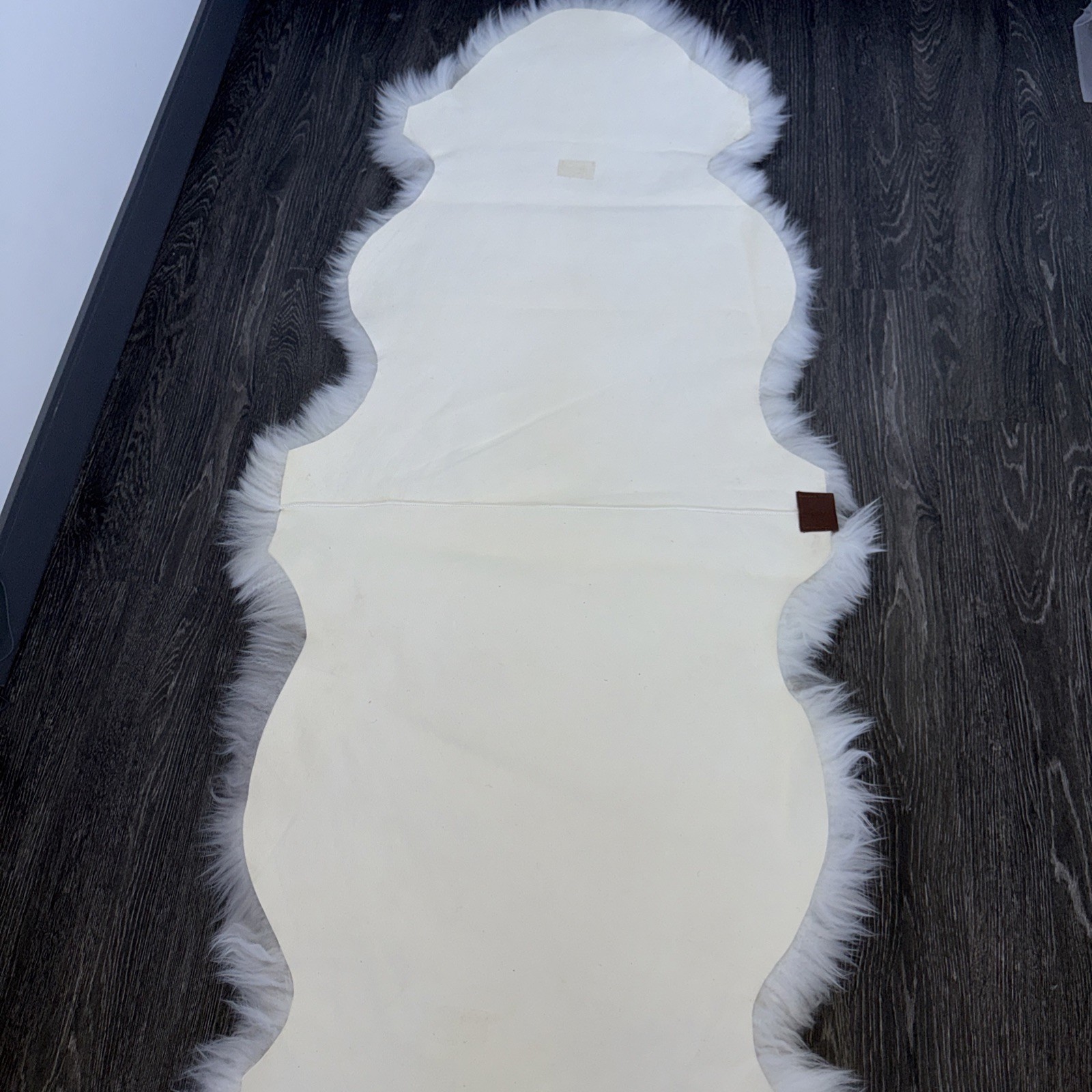 NWD $245 Ugg Sheepskin Double Area Rug Snow White 2 ft X 6 ft