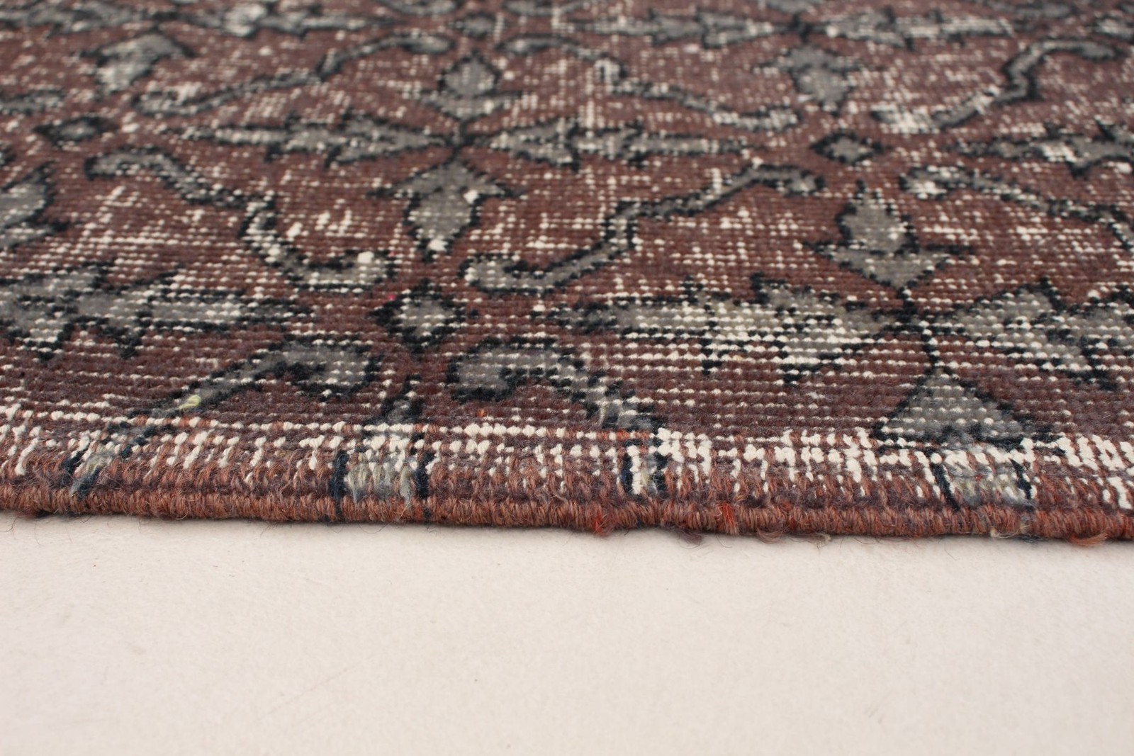 Vintage 5’5″ x 8’0″ Traditional Hand Knotted Vegetable Dye Wool Area Rug