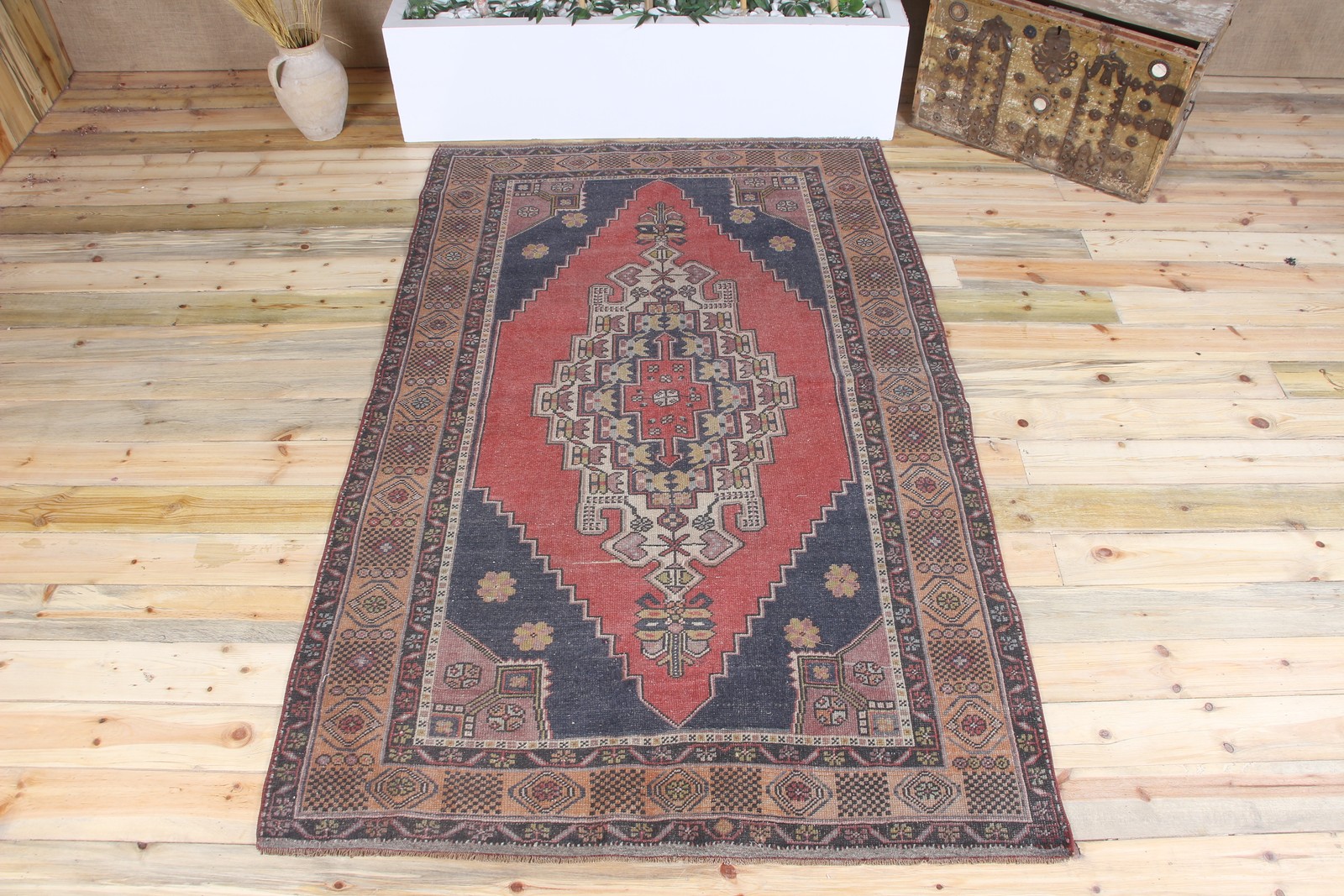 Vintage Turkish Area Rug 4,8×7,7 ft, Red Blue Geometric Rug