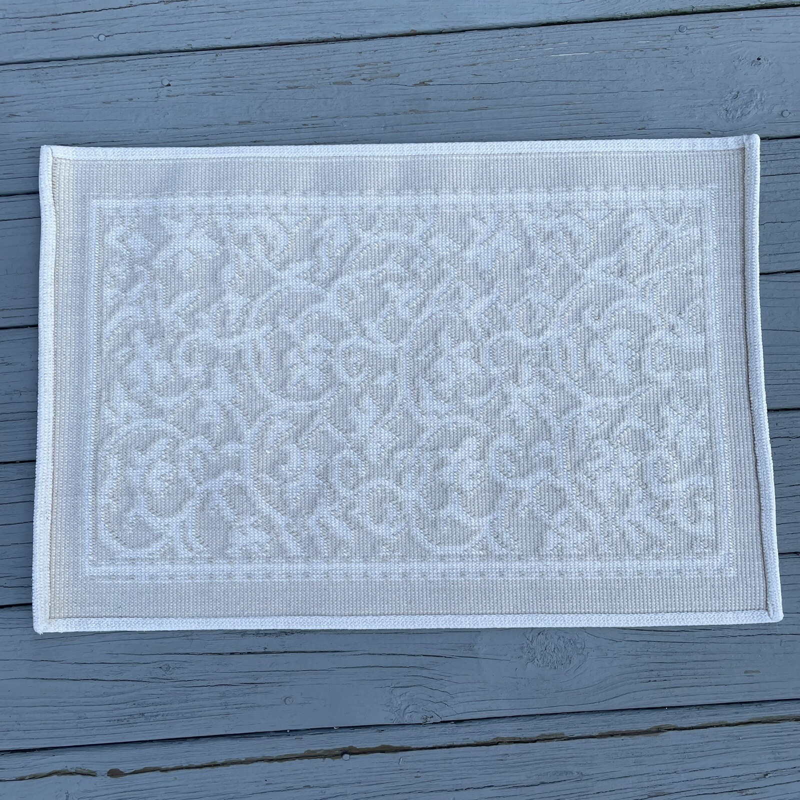 VINTAGE COTTON RUG MAT WOVEN 20” X 30” CREAM TAN 2 TONE NWOT TRADITIONAL DAMASK
