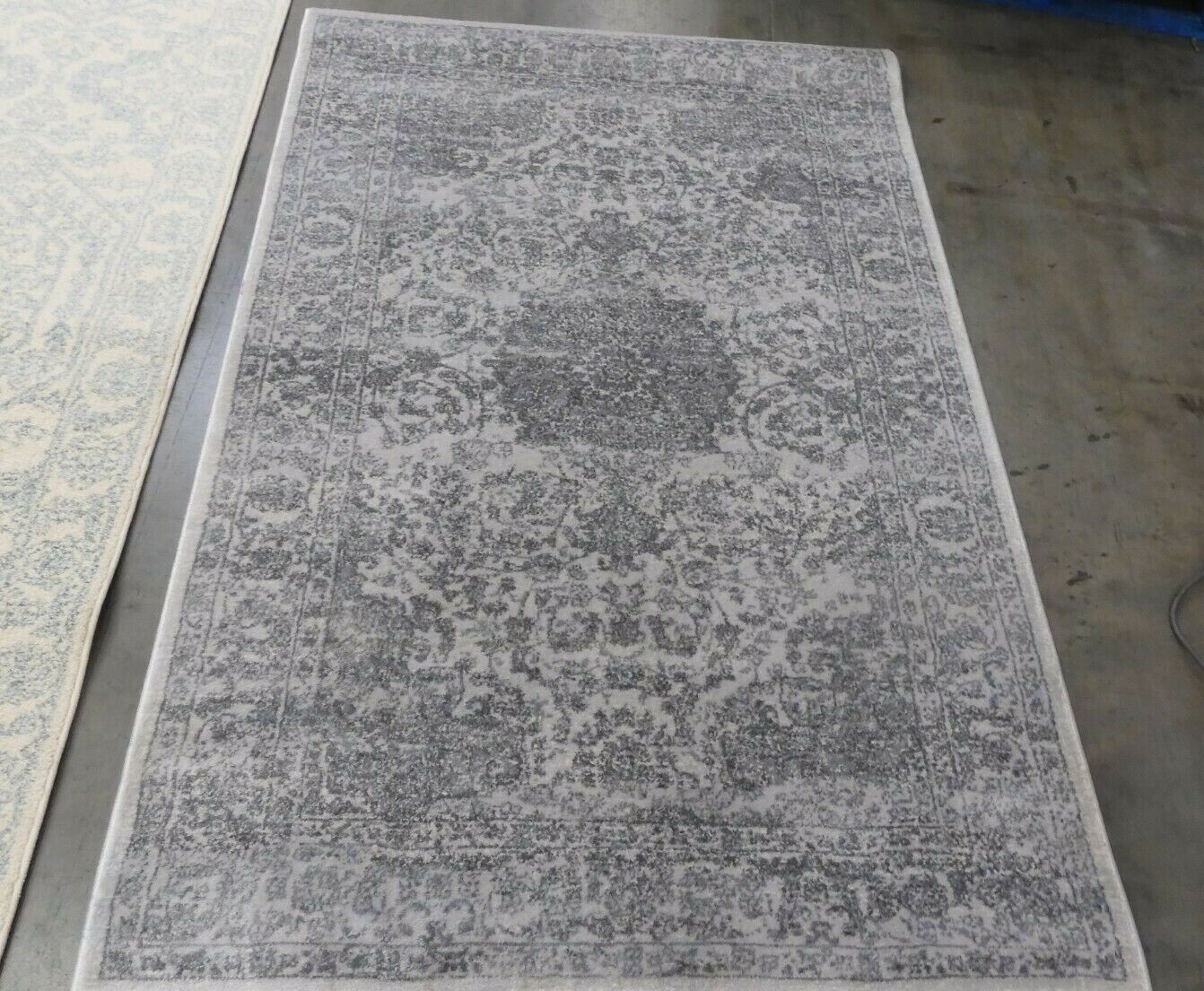 CREAM / DARK GREY 4′ X 6′ Flaw in Rug Reduced Price 1172617071 CNG631K-4