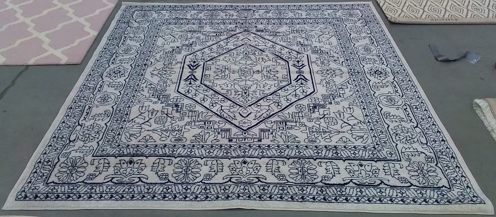 IVORY / NAVY 8′-0″ x 8′-0″ Back Stain Rug, Reduced Price 1172802665 ADR108R-8SQ