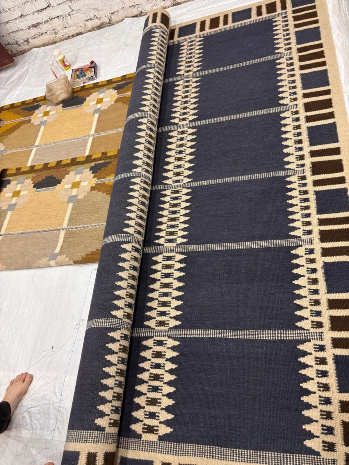 Handwoven Geometric Pattern Rug – Dark Blue & Beige (6×9, 8×10, 9×12, 12×15)