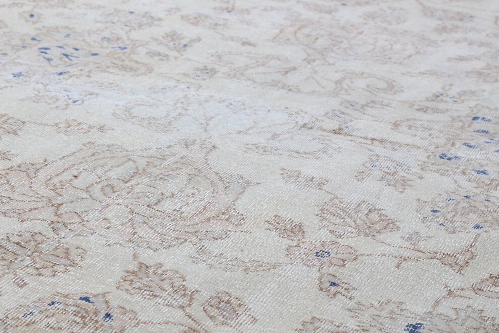 Vintage Turkish Rug 9,2×11,9 ft (279×364 cm), White Blue Animal Print Rug