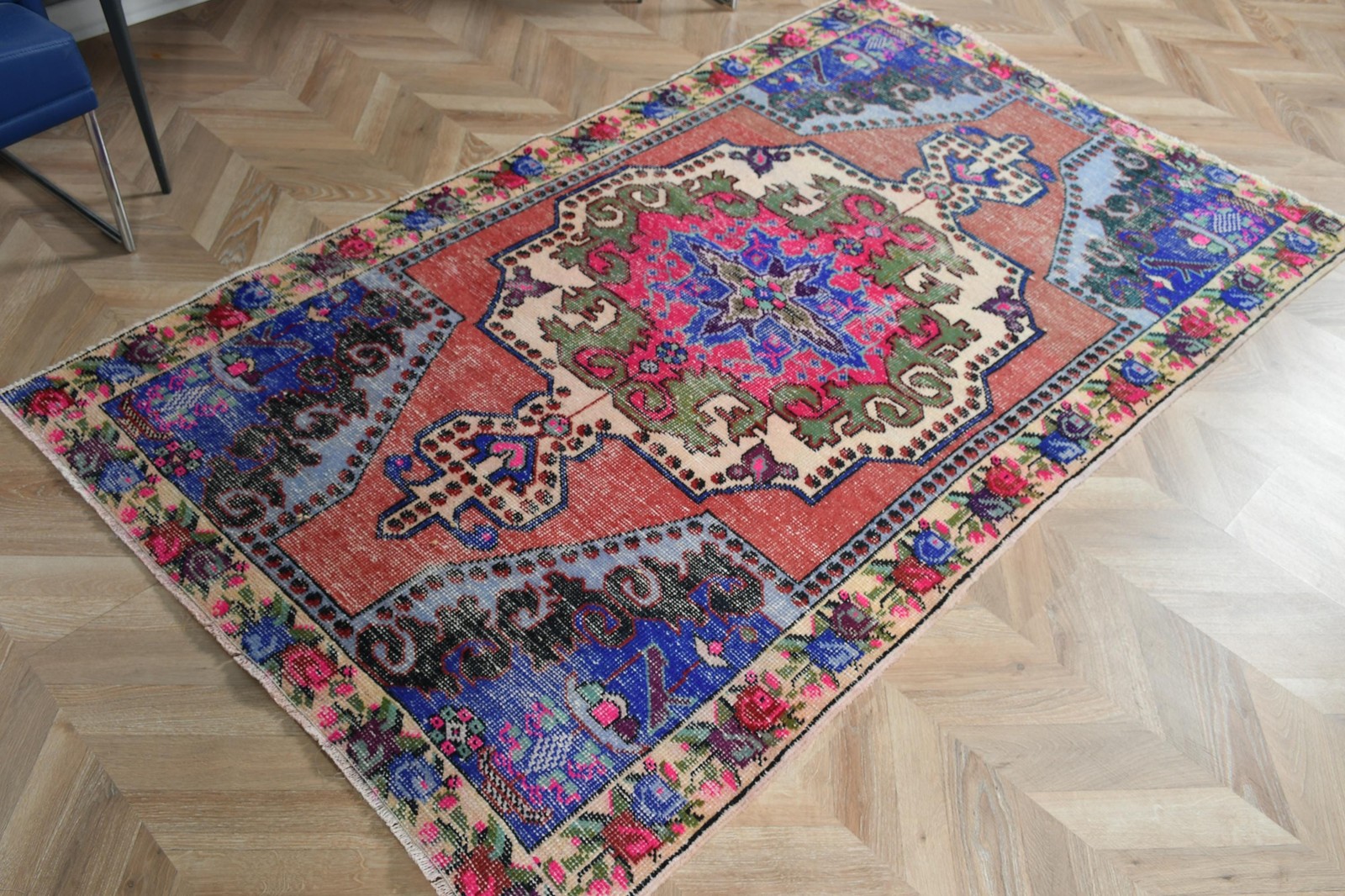 Turkish Vintage Rug 4,2×6,8 ft, Red Area Animal Print Wool Rug